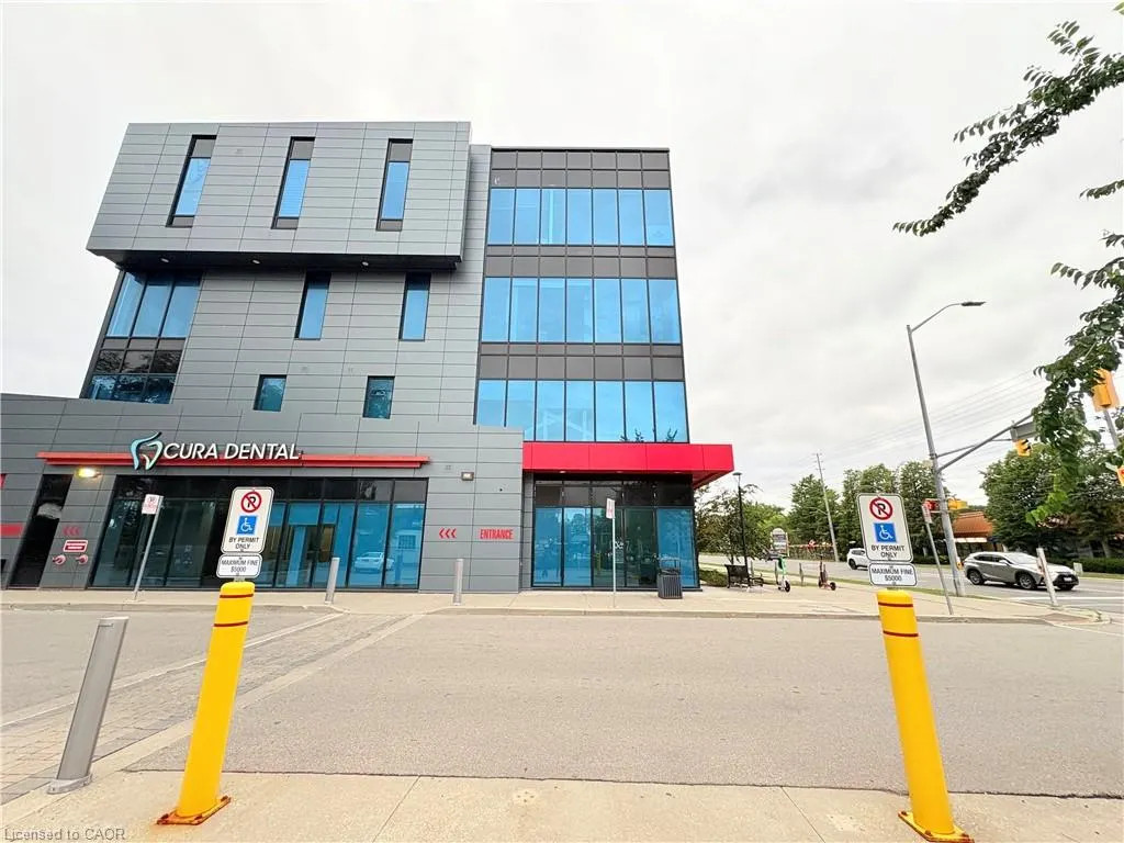 250 Dundas Street W