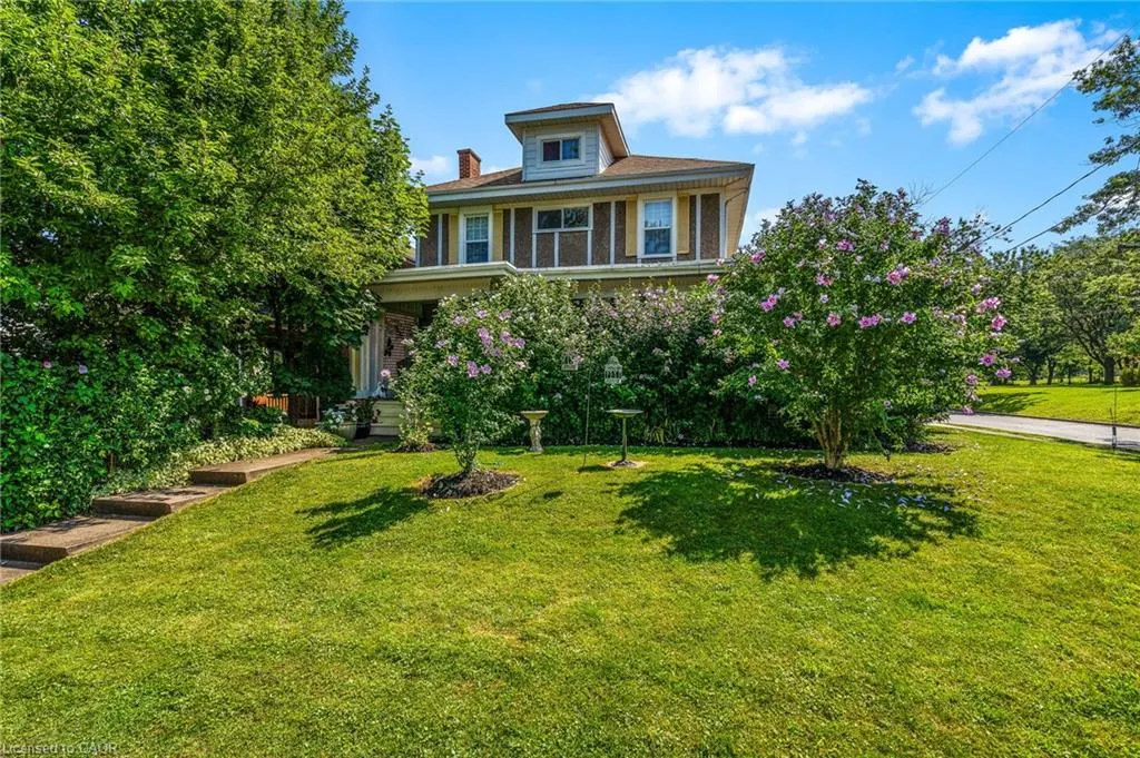 2 Carleton Street N