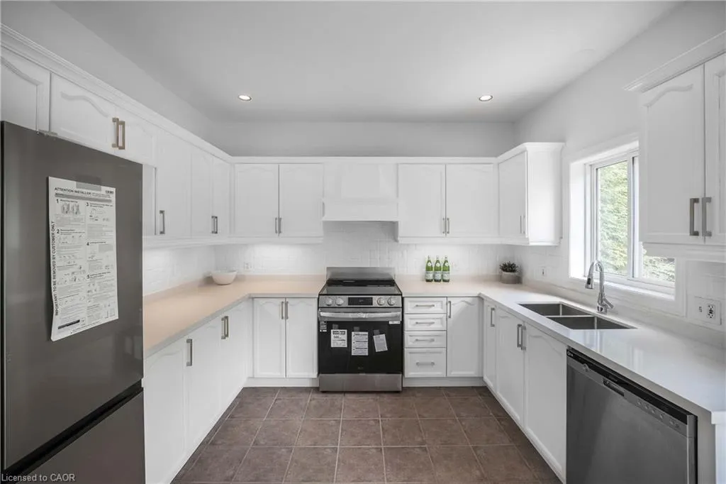 5228 Garland Crescent