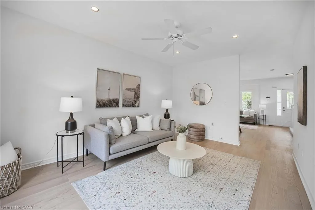 5228 Garland Crescent