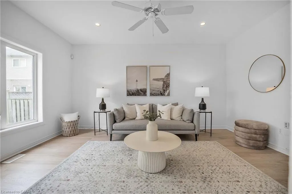 5228 Garland Crescent