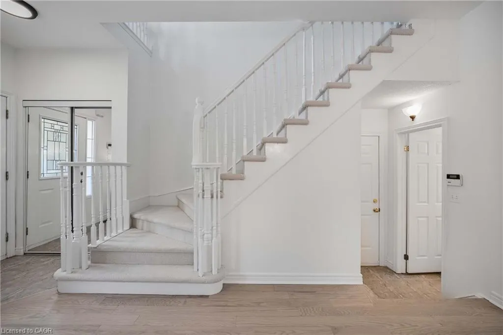 5228 Garland Crescent