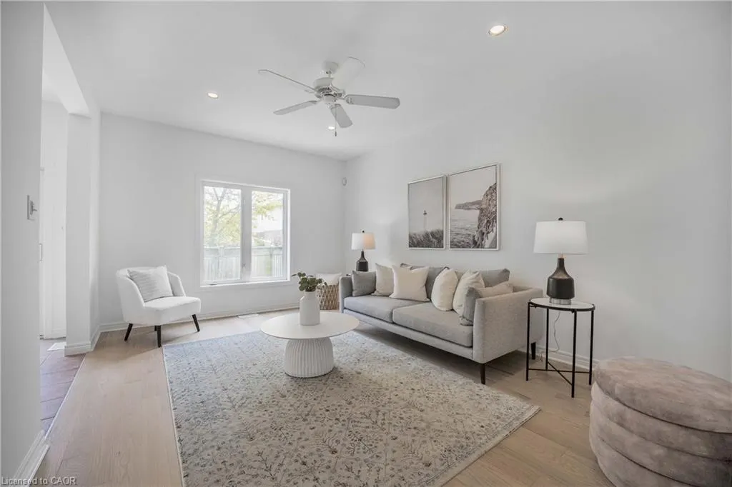 5228 Garland Crescent