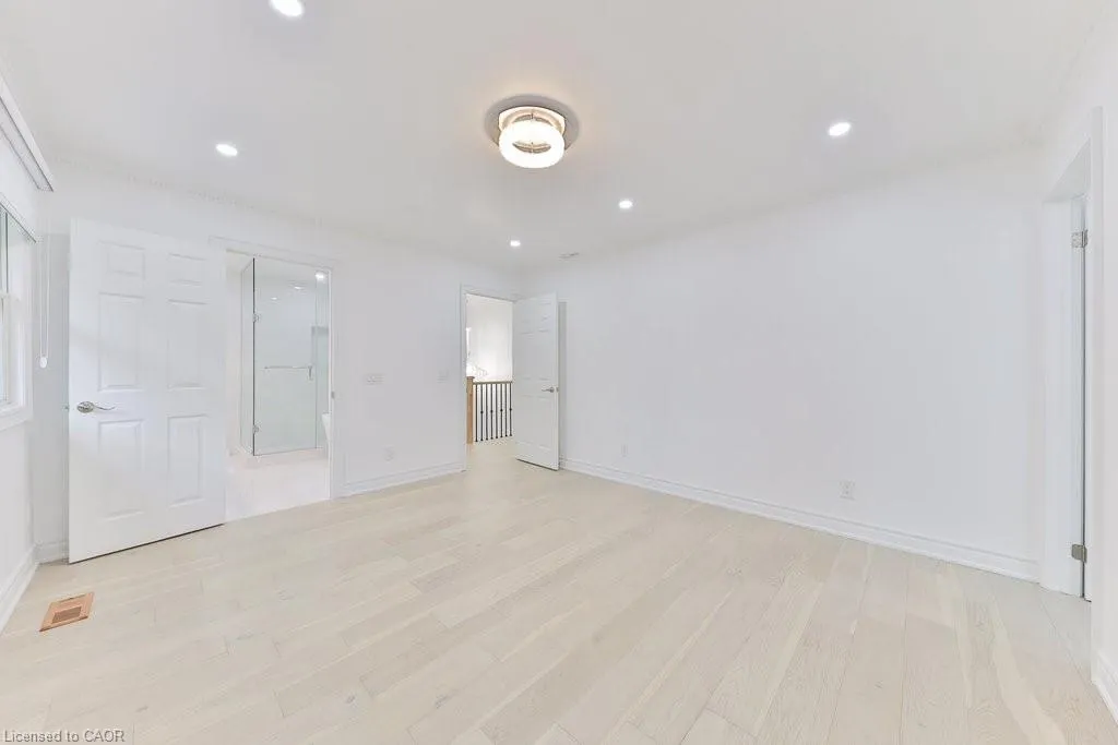 1003 Lakeshore Road W