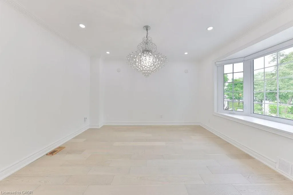1003 Lakeshore Road W