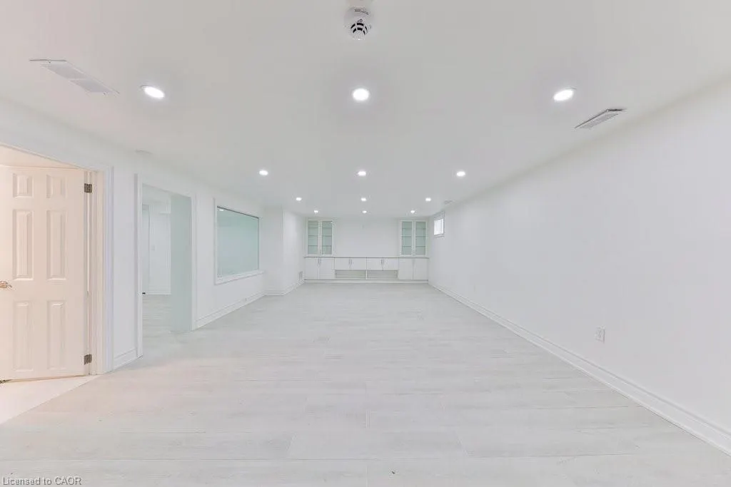 1003 Lakeshore Road W
