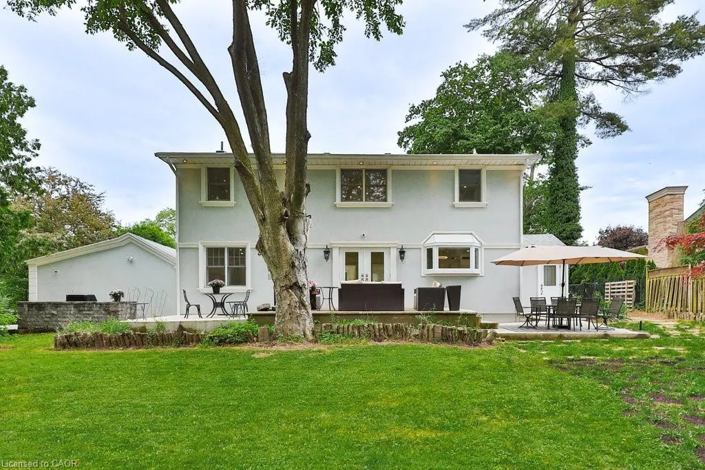 1003 Lakeshore Road W