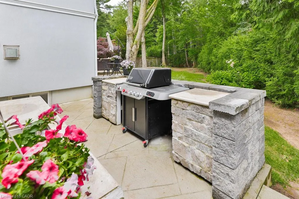 1003 Lakeshore Road W
