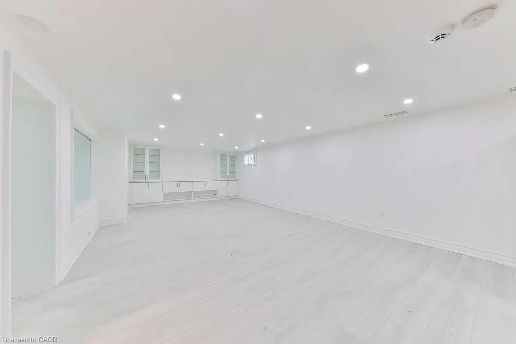 1003 Lakeshore Road W