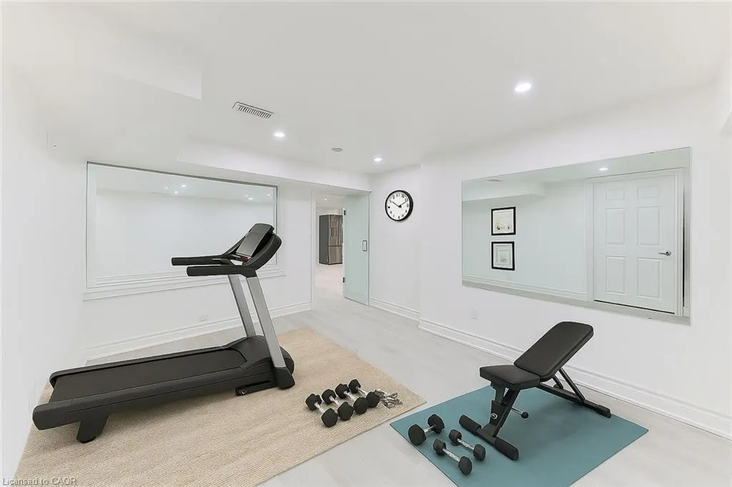 1003 Lakeshore Road W