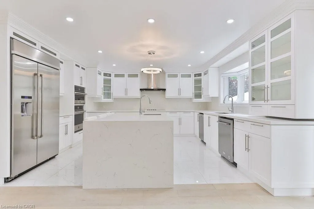 1003 Lakeshore Road W