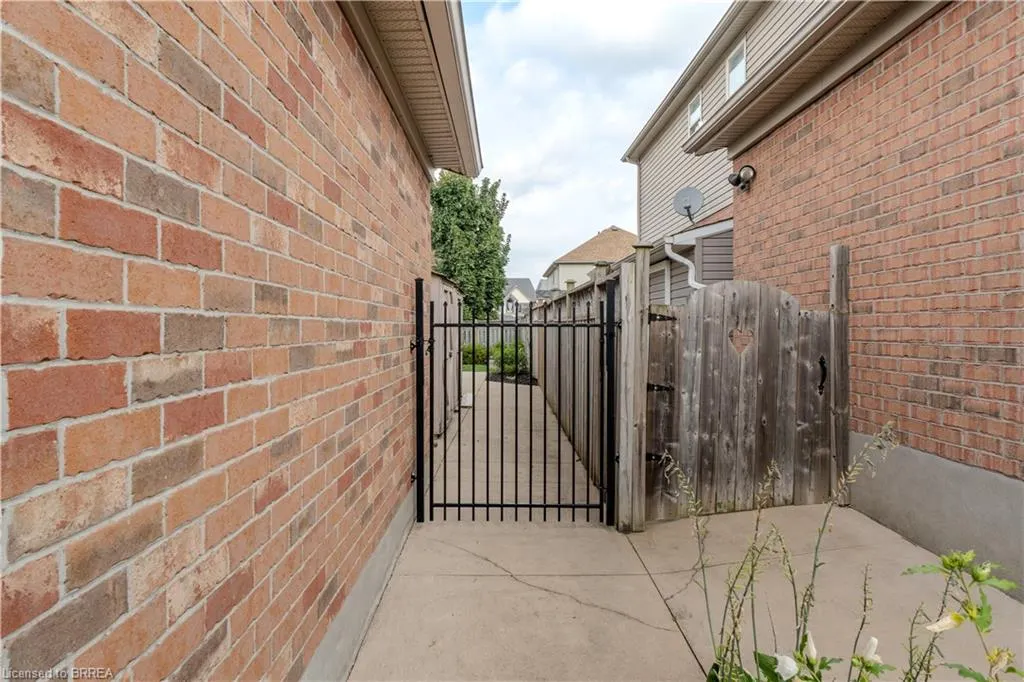 111 Amanda Walk