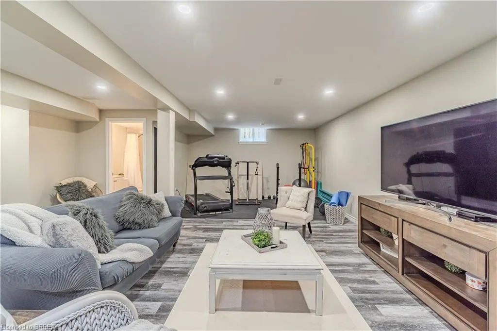 111 Amanda Walk