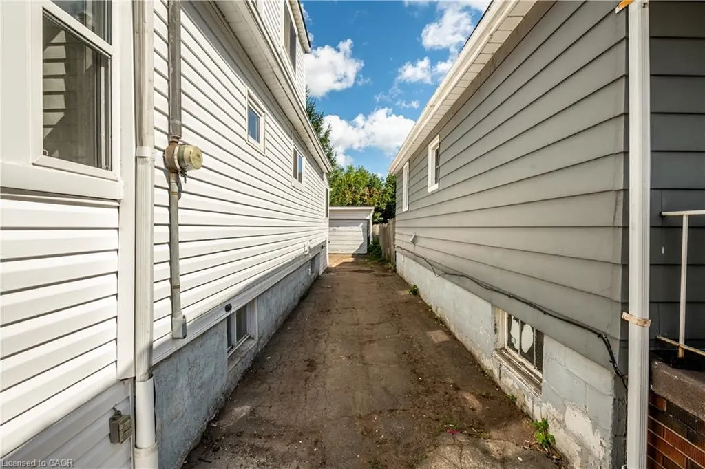 155 Picton Street E