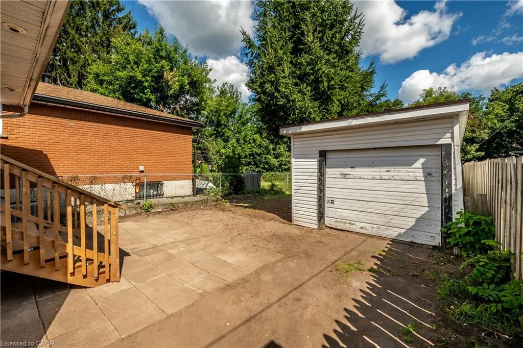 155 Picton Street E