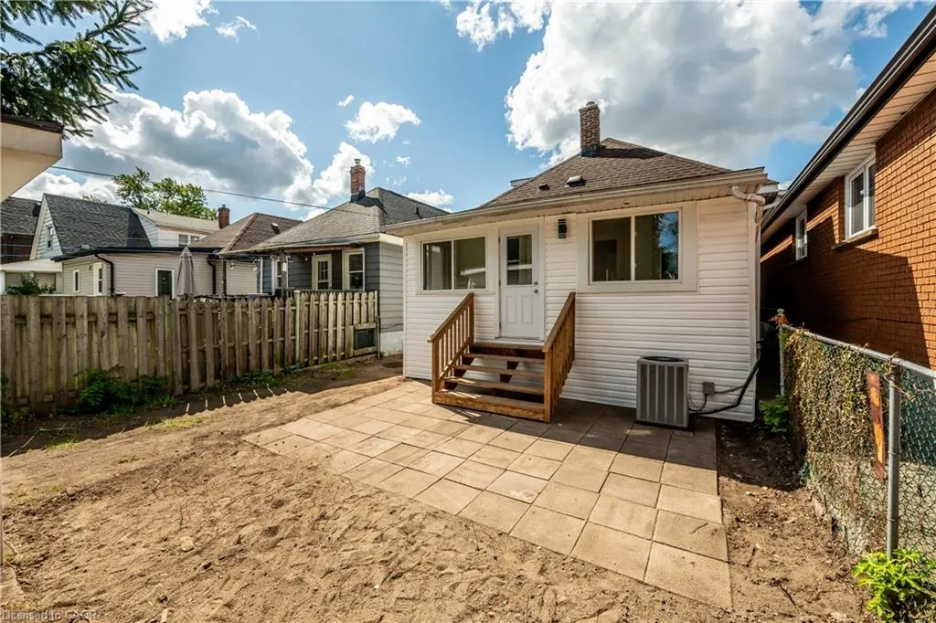 155 Picton Street E