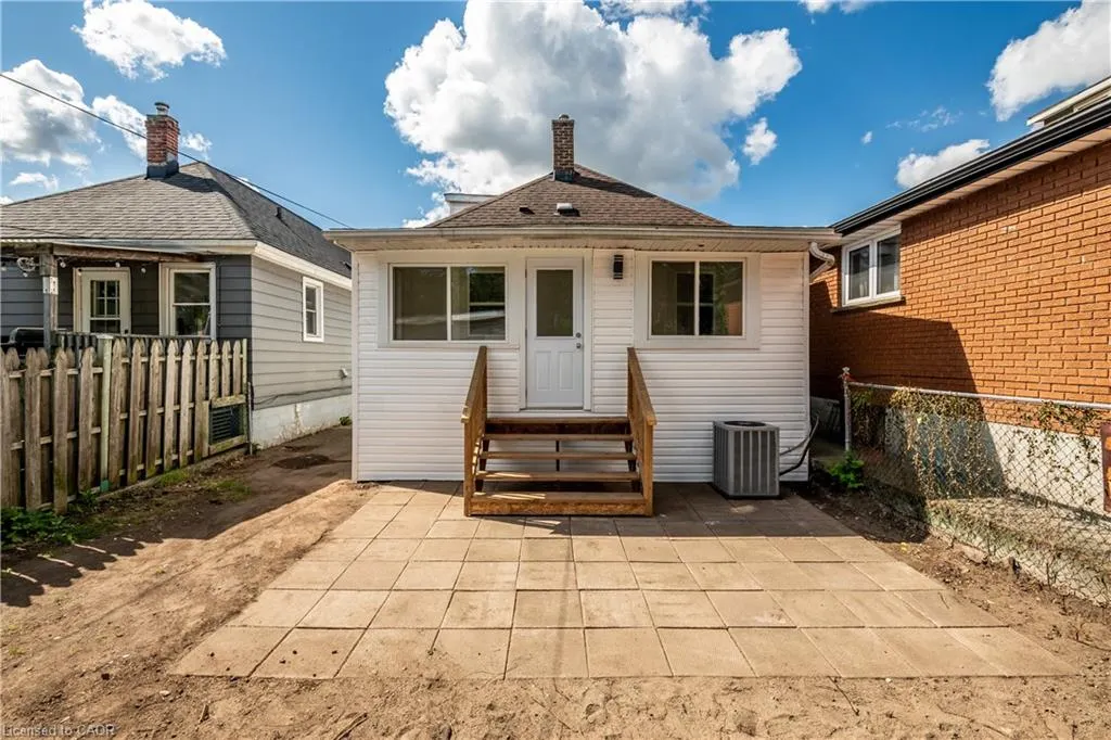 155 Picton Street E