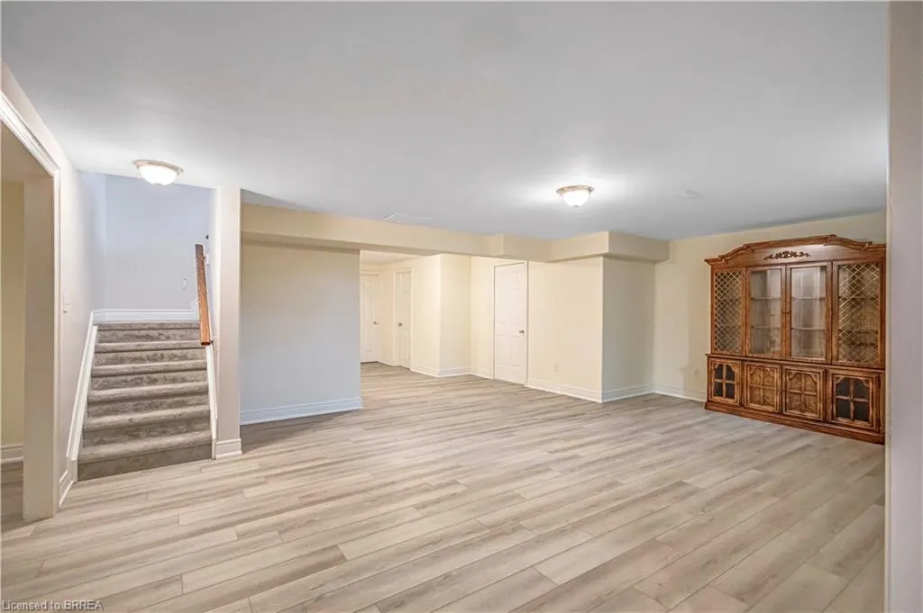 16 Featherstone Avenue