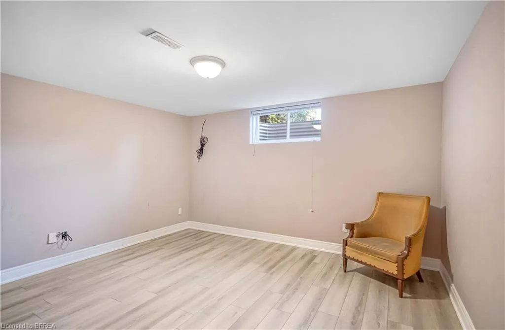 16 Featherstone Avenue