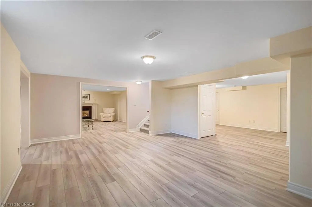 16 Featherstone Avenue