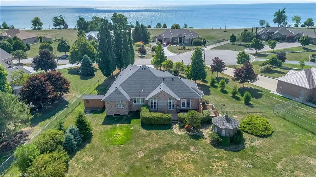 16 Featherstone Avenue