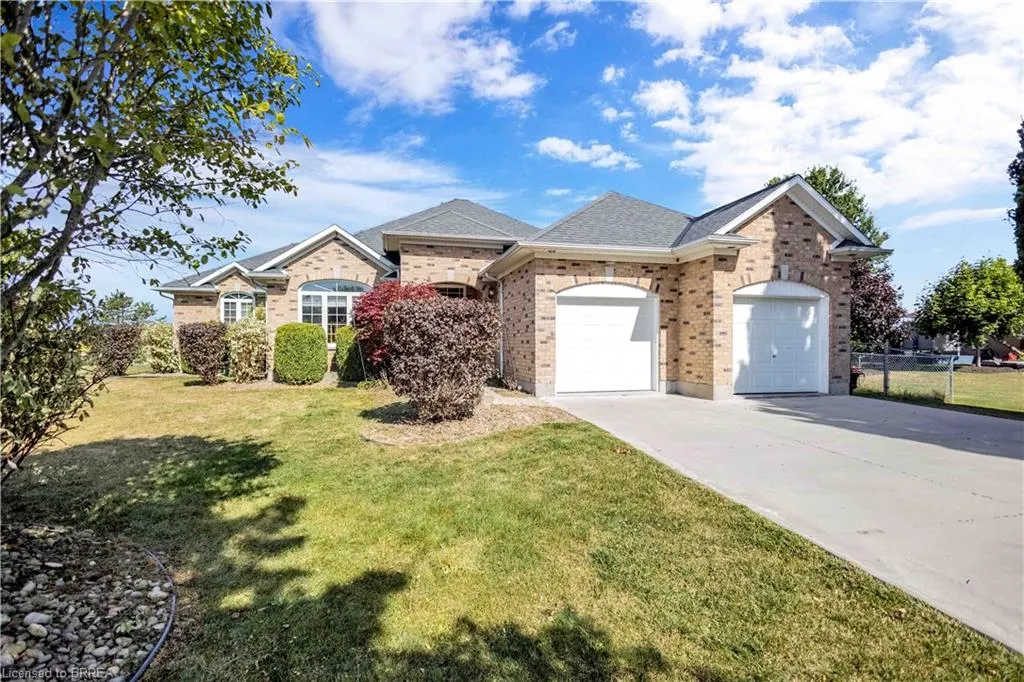 16 Featherstone Avenue