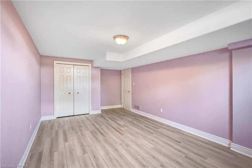 16 Featherstone Avenue