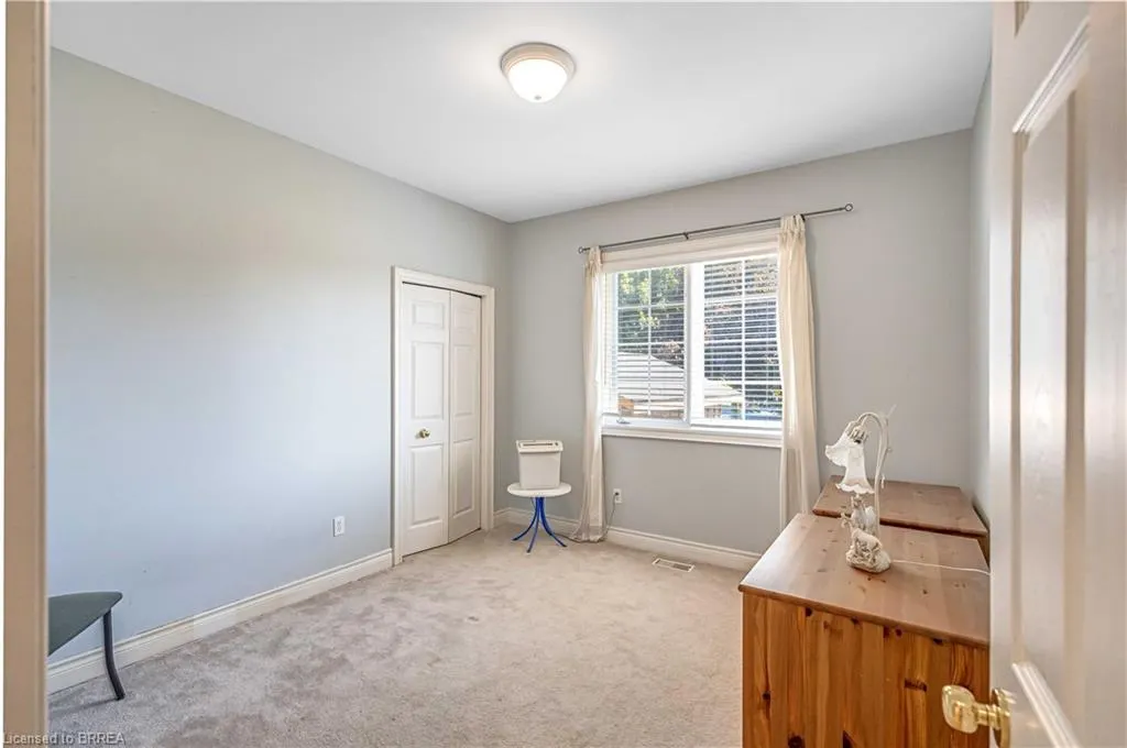 16 Featherstone Avenue