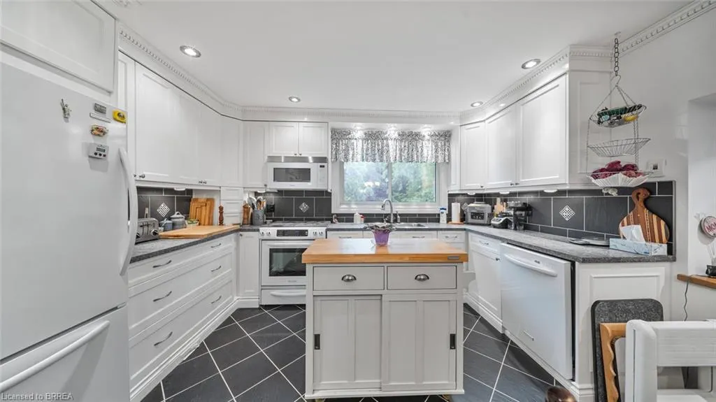 48 Mcgill Road