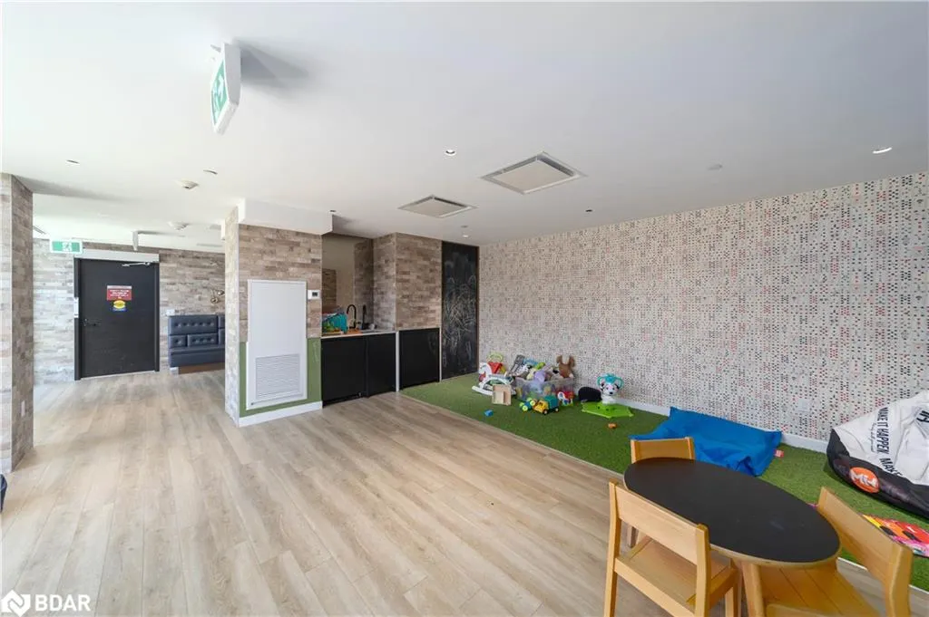 2300 St Clair Avenue West, #118