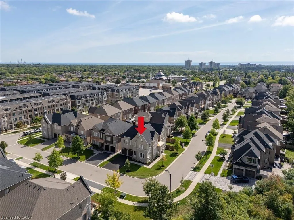 2163 Vineland Crescent