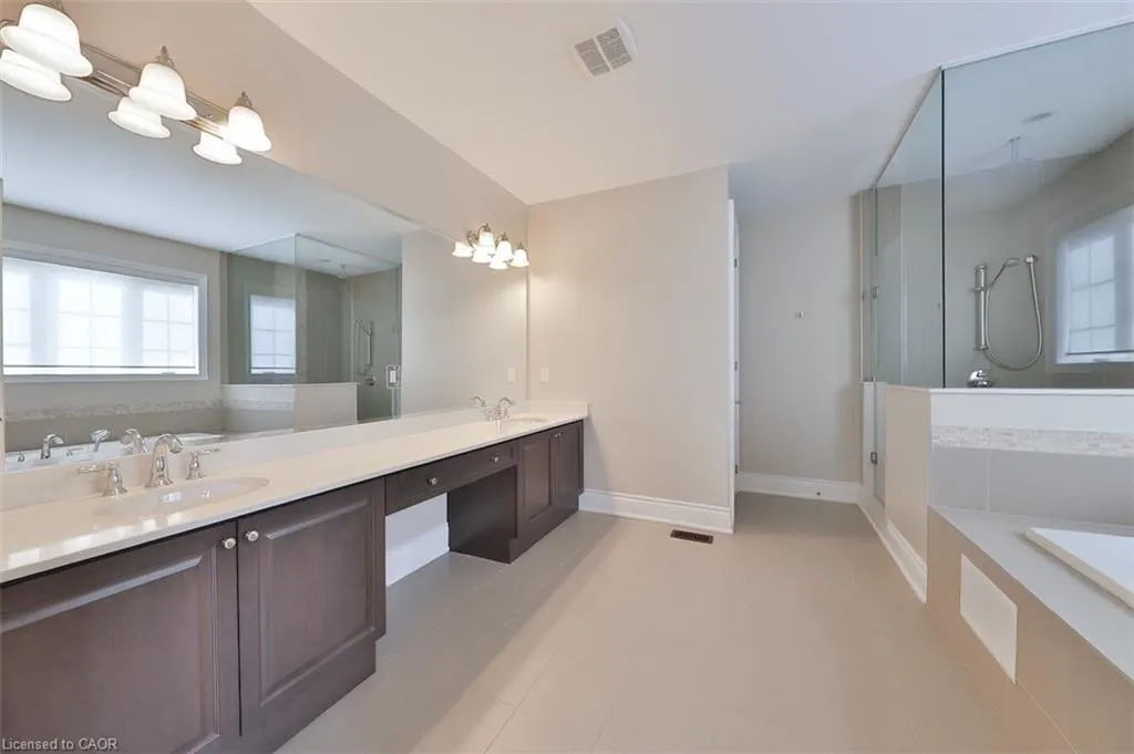2163 Vineland Crescent