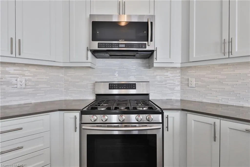 2163 Vineland Crescent