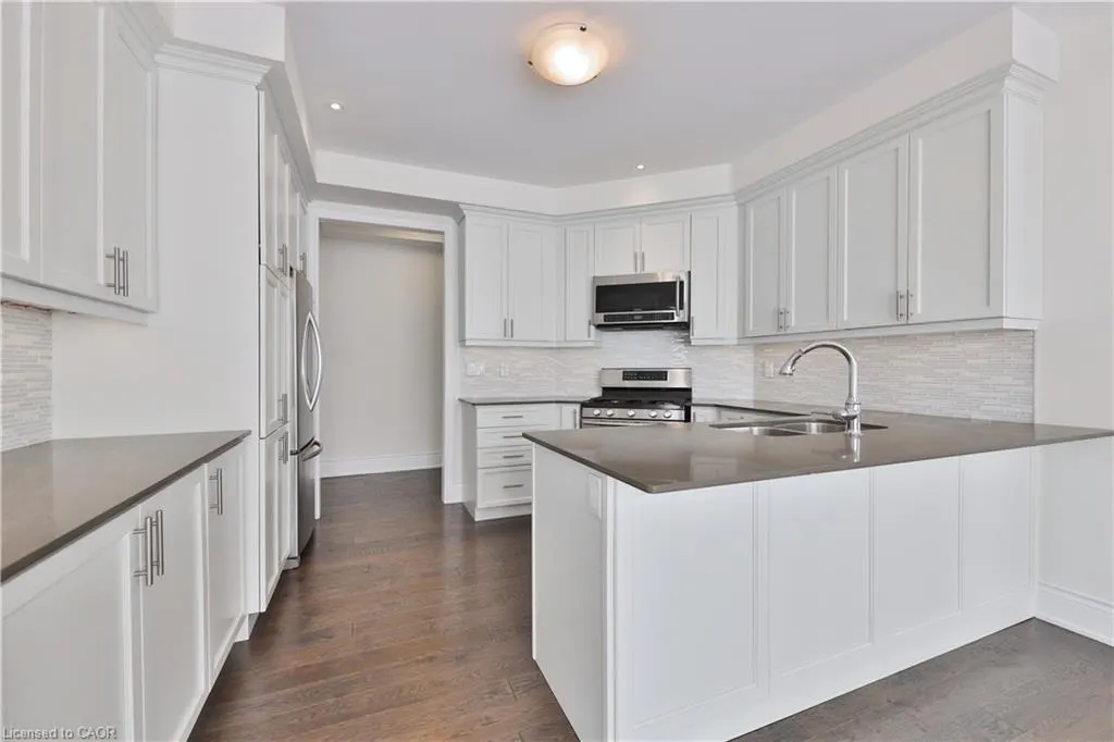 2163 Vineland Crescent