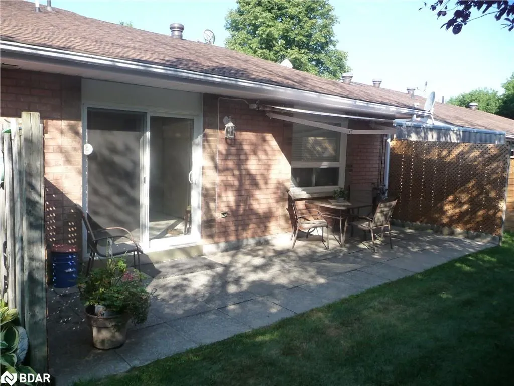 696 King Street, #17