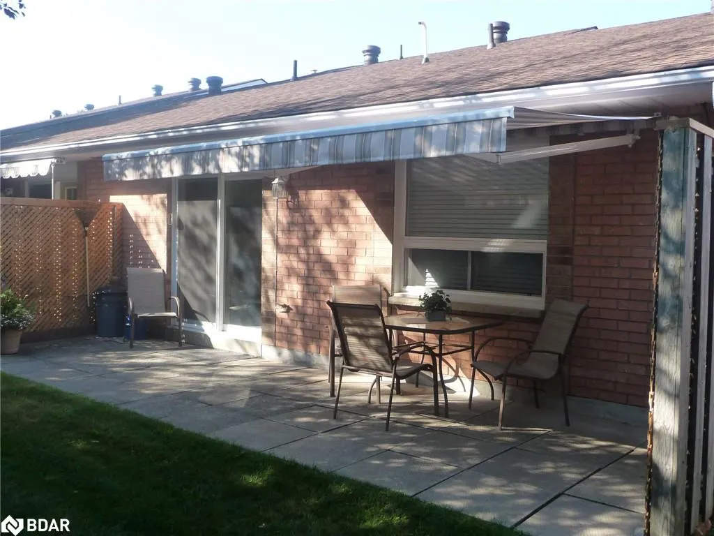 696 King Street, #17