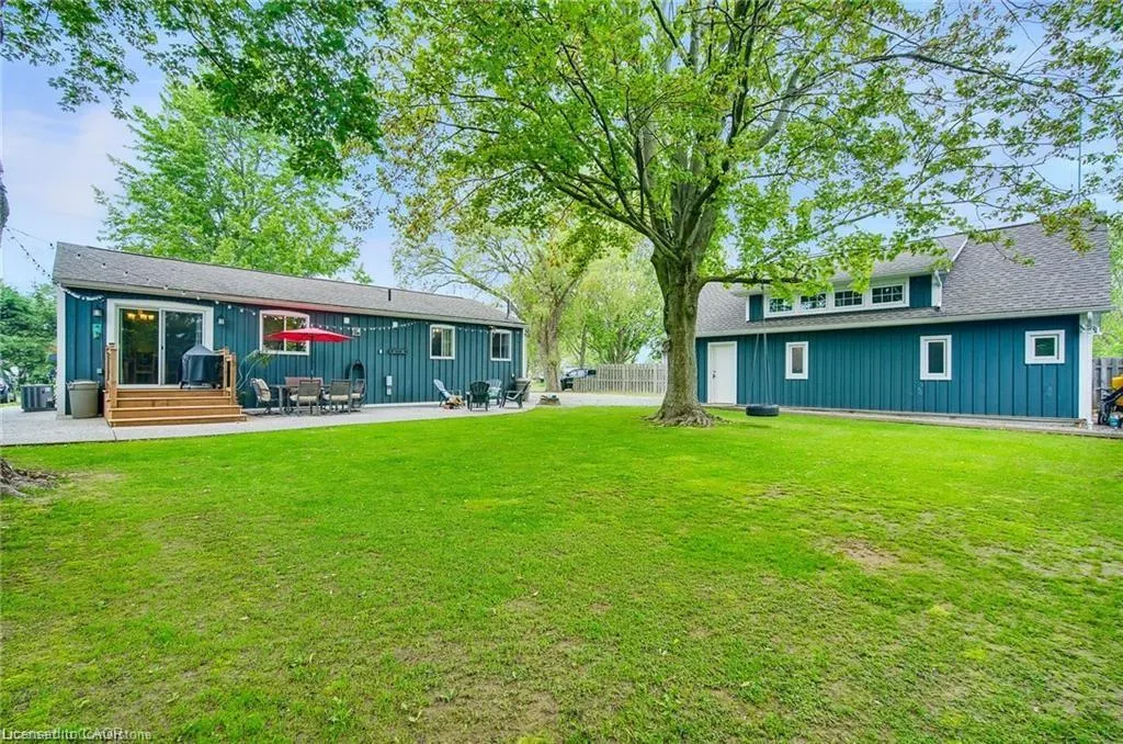 8 Beach Road
