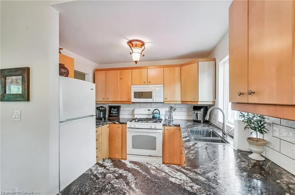 8 Beach Road