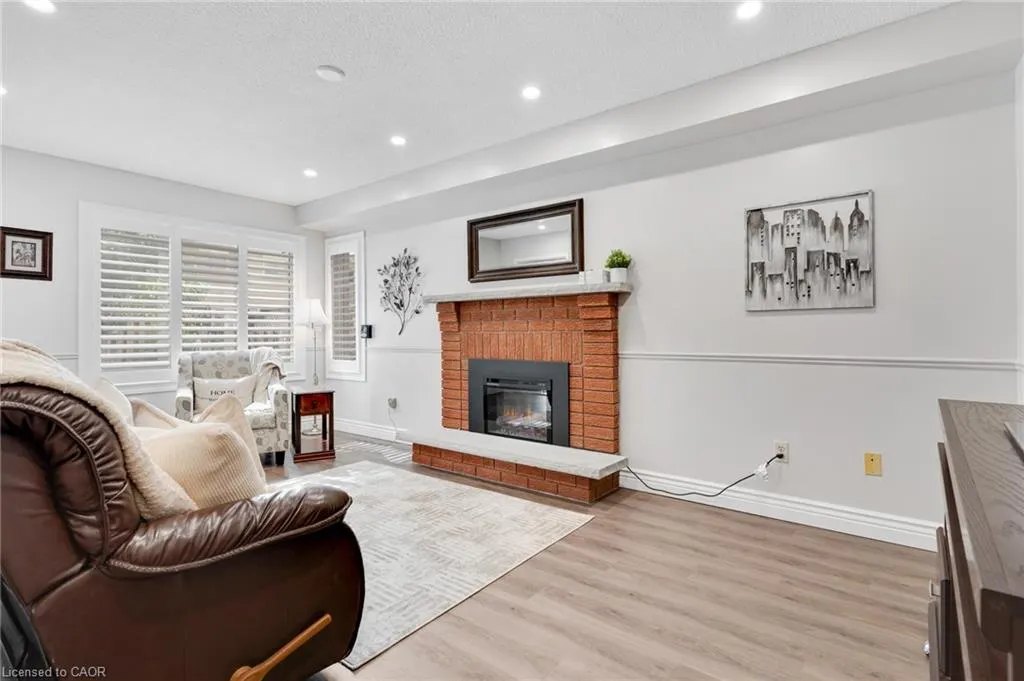 20 Anglerock Drive