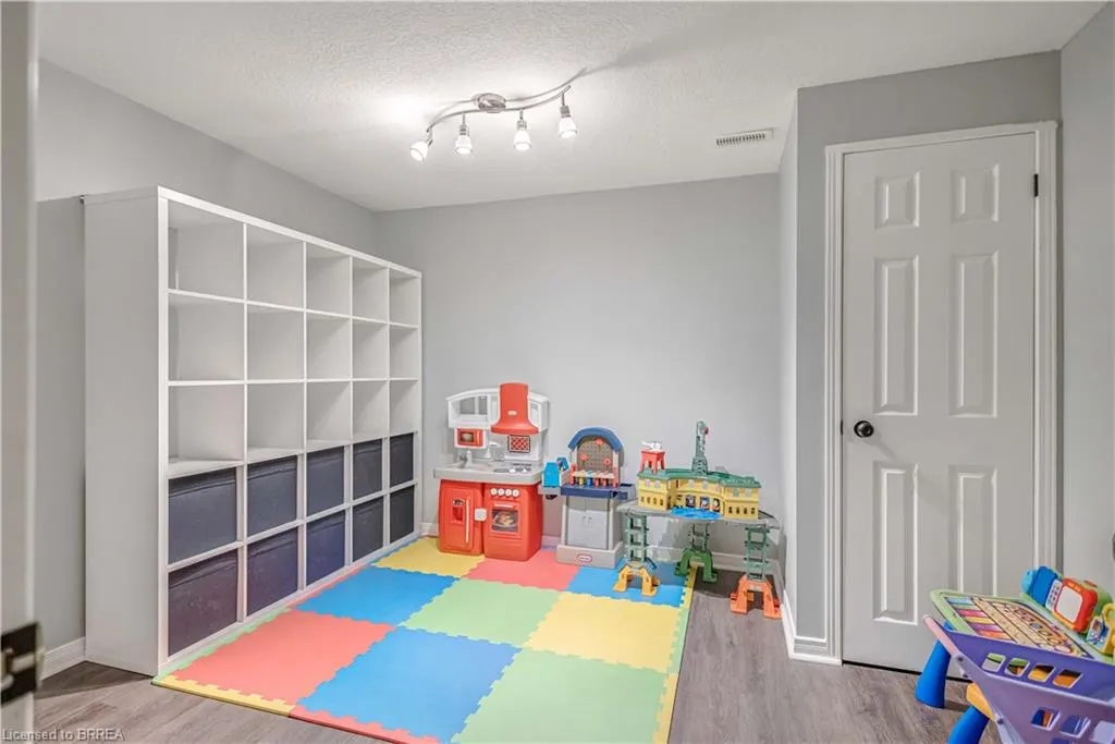 27 Shantz Avenue