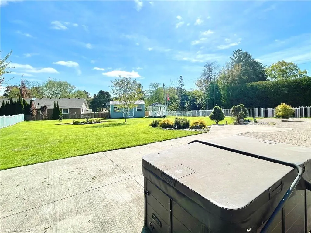6 Ryerse Crescent