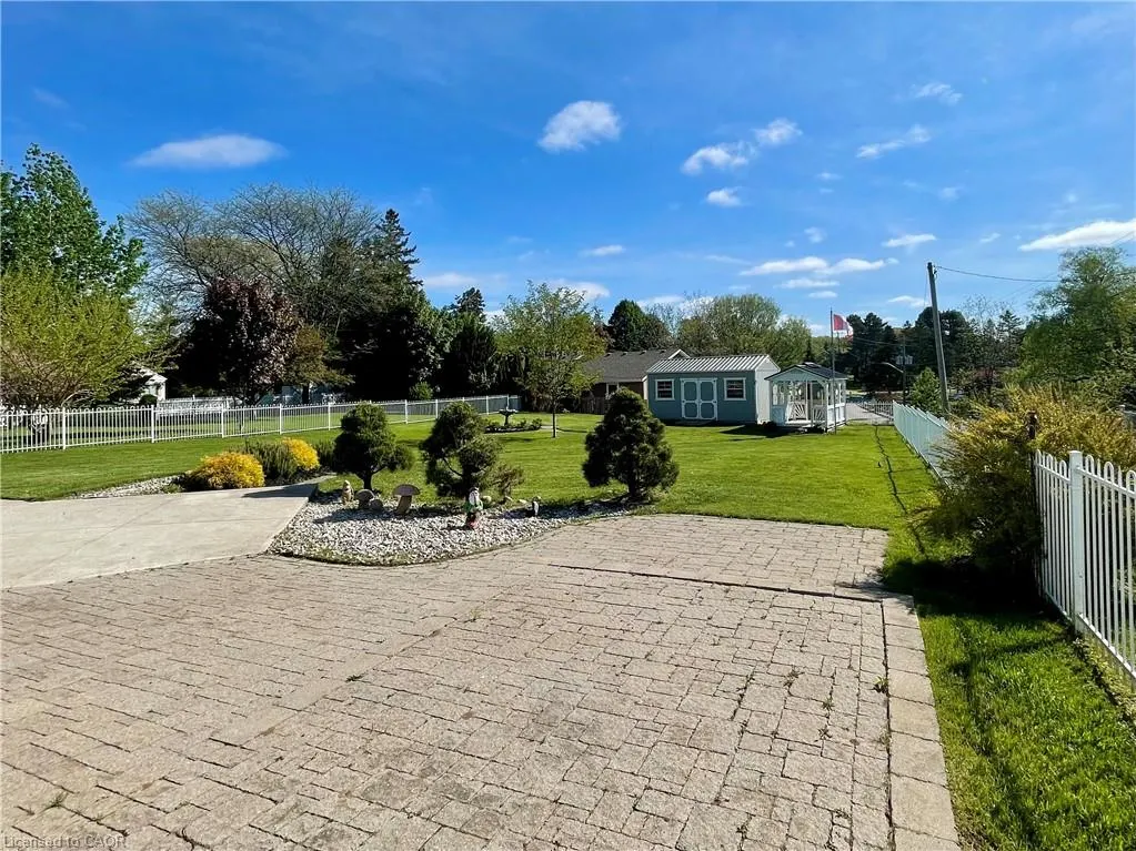 6 Ryerse Crescent