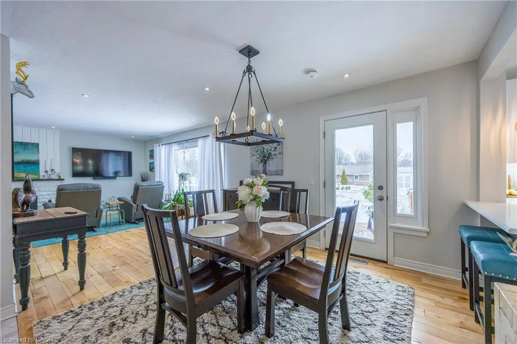 6 Ryerse Crescent