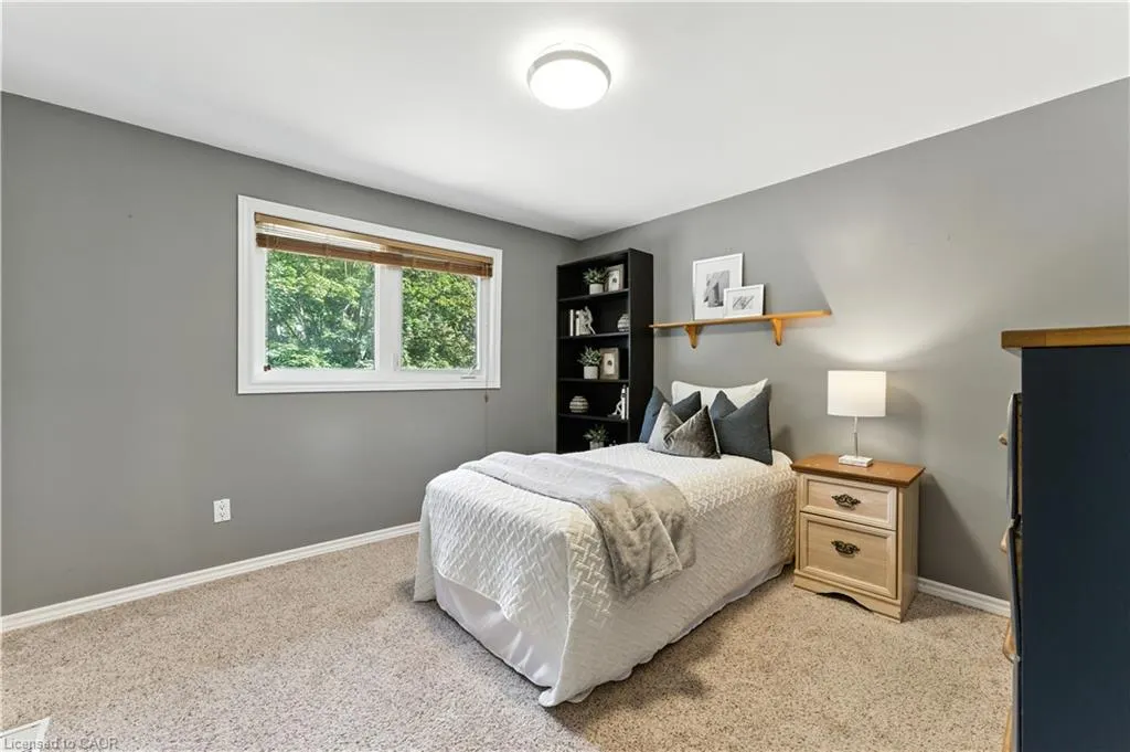 33 Shadywood Crescent
