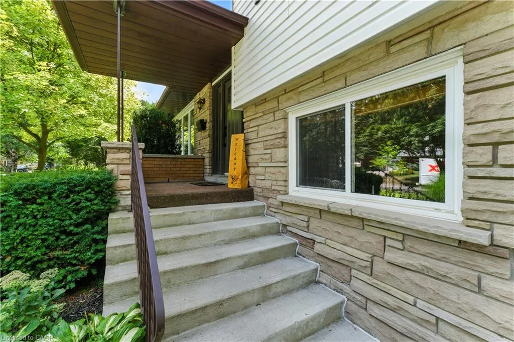 33 Shadywood Crescent