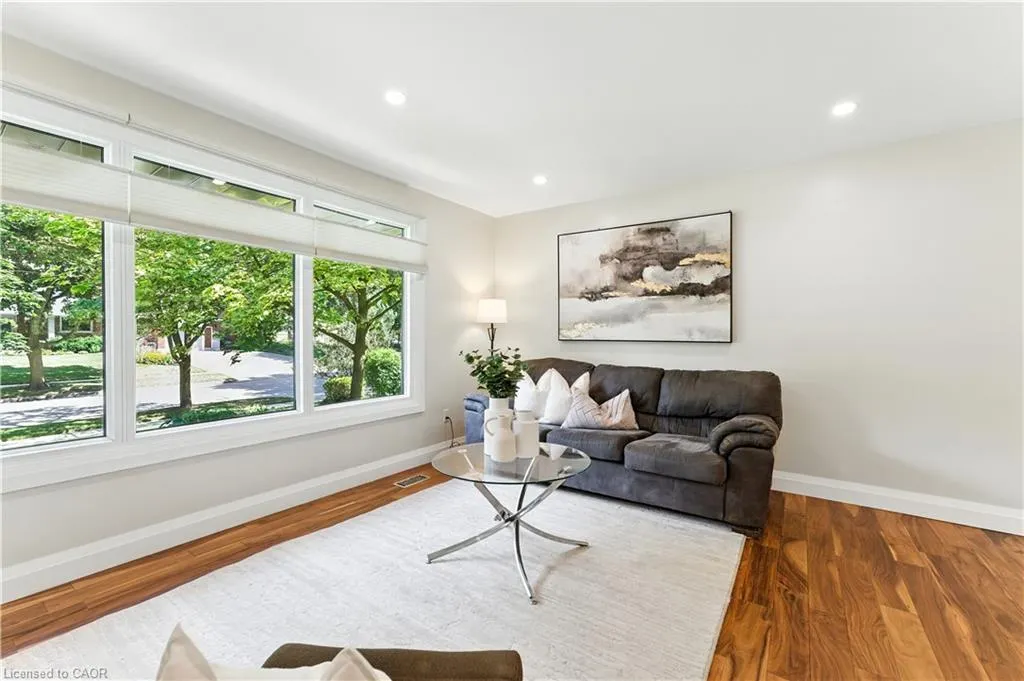 33 Shadywood Crescent