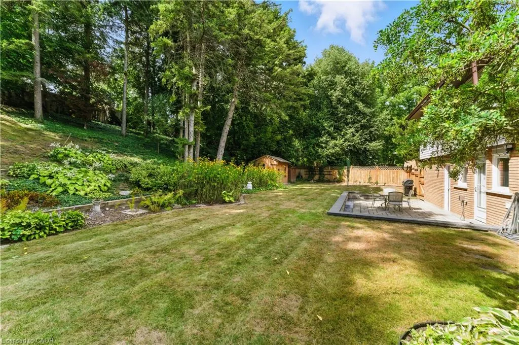 33 Shadywood Crescent