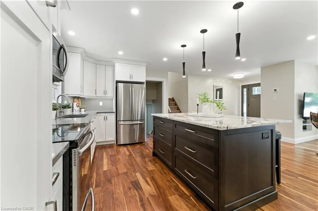 33 Shadywood Crescent