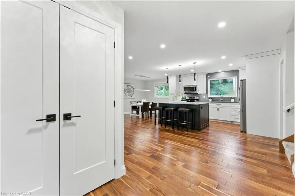 33 Shadywood Crescent