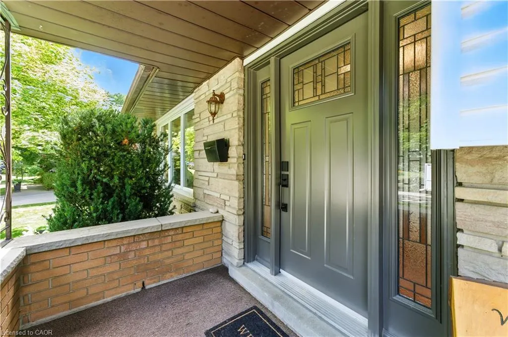 33 Shadywood Crescent